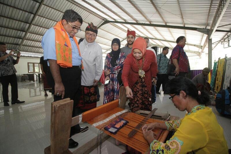 Kiprah Anna Mariana Sang Pelopor Tenun dan Songket Indonesia