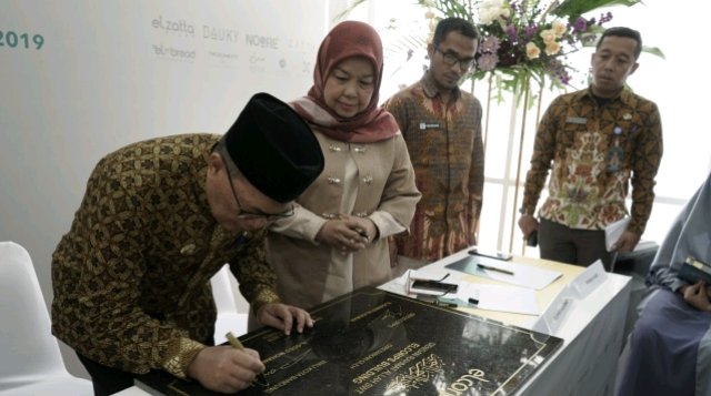 Tanda Tangan. Elcorps Building Jadi Kawasan Muslim Lifestyle Terpadu di Bandung