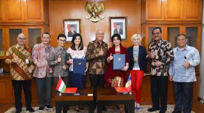 Prof. Dr. Deby Vinski Dinobatkan Sebagai Konsul Kehormatan Negara Moldova