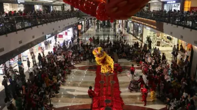 Sambut Imlek PIM Hadirkan Akrobatik dari China