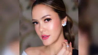 Cathy Sharon Luncurkan Lira Lipmatte Stick