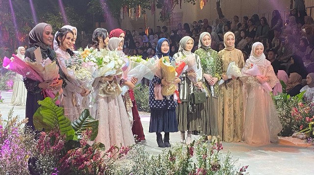 Signature by Ayu Dyah Andari Terinspirasi Keindahan Bunga mawar