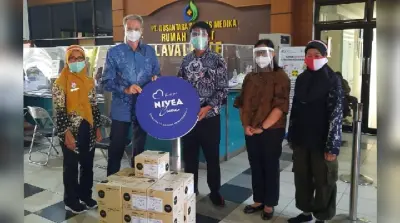 20.000 NIVEA Crème Tin<br>untuk Tenaga Medis