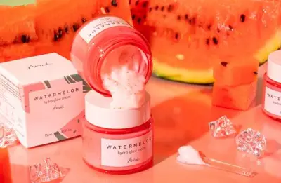 Kulit Glowing ala Korea dengan Skincare Berbahan Semangka