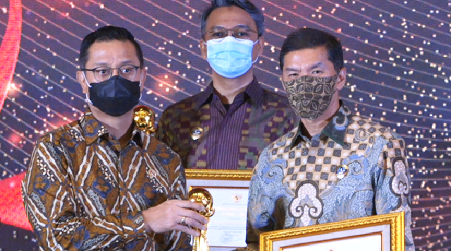 Kemensos Beri Penghargaan Penanganan Covid-19 untuk Wings Group Indonesia