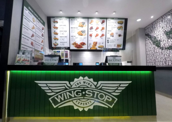 Wingstop dan Carl’s Jr. Hadir di Senopati dengan Experience Baru