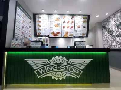 Wingstop dan Carl’s Jr. Hadir di Senopati dengan Experience Baru