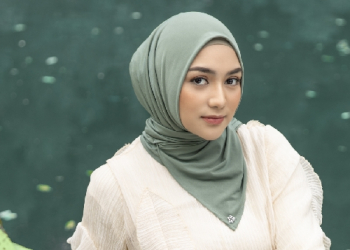 Citra Kirana Ciptakan Kenyamanan Bersama Deyn Scarf