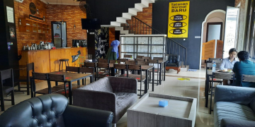 Cafe btw, Tongkrongan Asyik Buat Anak Muda di Jakarta Timur