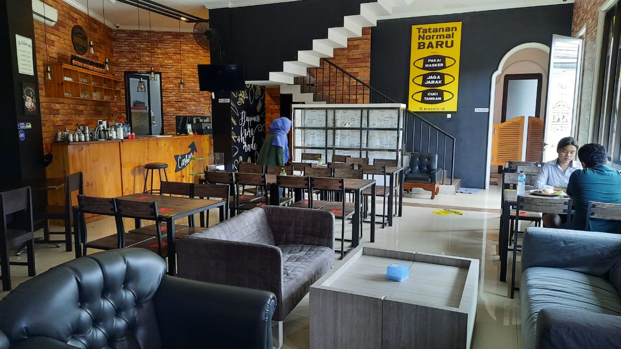 Cafe btw, Tongkrongan Asyik Buat Anak Muda di Jakarta Timur