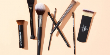 Seberapa Sering Anda Harus Mengganti Alat Makeup?