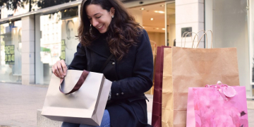 Ilustrasi perempuan habis belanja/pixabay