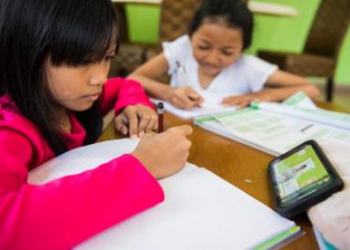 Ilustrasi beri motivasi kepada anak untuk belajar - Womanindonesia.co.id