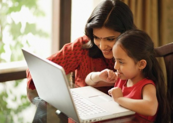 Berapa Lama Mata Anak Bisa Bekerja di Depan Gawai?