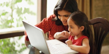 Berapa Lama Mata Anak Bisa Bekerja di Depan Gawai?
