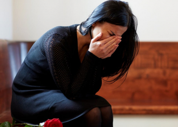 Cara Menguatkan Hati Ditinggalkan Orang yang Disayang