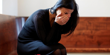 Cara Menguatkan Hati Ditinggalkan Orang yang Disayang