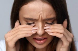 Mata bengkak tanda wajah kurang vitamin - Womanindonesia.co.id