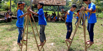 Anak-anak memainkan permainan tradisional/Antaranews.