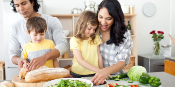 Agar Tidak Mati Gaya, Simak Ide Seru Bersama si Kecil di Rumah