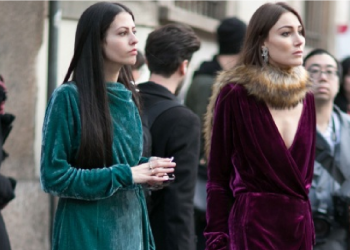 Tips Merawat Pakaian Berbahan Velvet