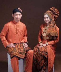Baju-baju Tradisional Indonesia Yang Terkenal 8 Baju-baju Tradisional Indonesia Yang Terkenal