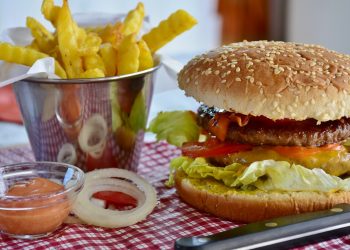 Makanan cepat saji harus dihindari saat sahur - Womanindonesia.co.id