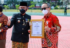 Aktif Dalam Penanggulangan Covid-19 Gerakan #IndonesiaPastiBisa Raih Penghargaan dari Pemkab Bekasi 2 Aktif Dalam Penanggulangan Covid-19 Gerakan #IndonesiaPastiBisa Raih Penghargaan dari Pemkab Bekasi