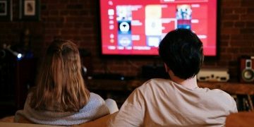 Menonton Film Bersama Pasangan untuk Membangun Keharmonisan