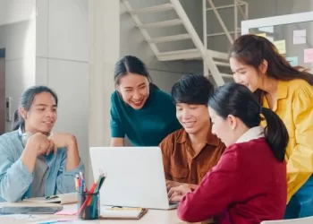 Kiat Proteksi Sekaligus Investasi untuk Millenial dan Generasi Z