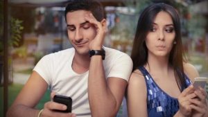 Cara Mendeteksi Pasangan yang Berselingkuh 2 Cara Mendeteksi Pasangan yang Berselingkuh