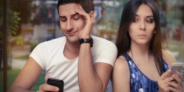 Cara Mendeteksi Pasangan yang Berselingkuh