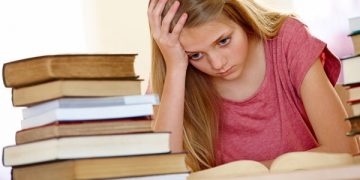 Kenali Anak Stress Karena Terlalu Banyak Belajar