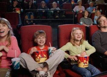 Usia Berapa Tahun Anak Diperbolehkan Nonton Film di Bioskop?