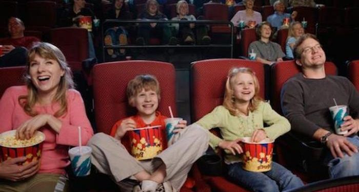 Usia Berapa Tahun Anak Diperbolehkan Nonton Film di Bioskop?