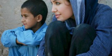 Hari Perdamaian Internasional: Perjalanan Angelina Jolie Didapuk Sebagai Duta Unicef
