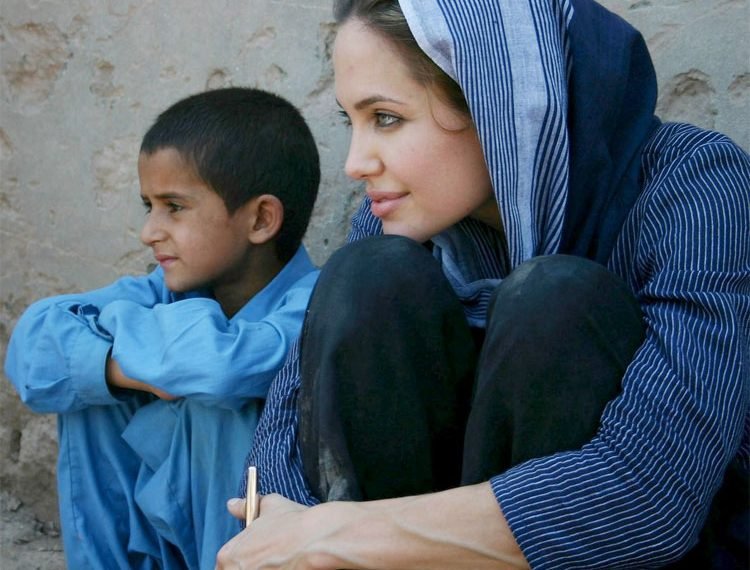 Hari Perdamaian Internasional: Perjalanan Angelina Jolie Didapuk Sebagai Duta Unicef
