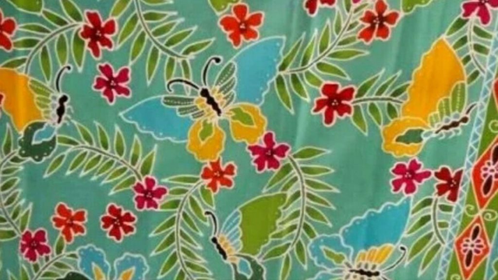 15 Motif Batik Nusantara yang sangat Terkenal beserta Filosofinya 16 Batik Nusantara Tubo Khas Ternate Design By. Canva