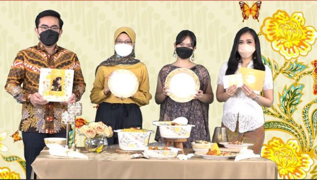 Hari Batik Nasional: Tupperware Gandeng Anne Avantie Hadirkan Koleksi Batik Sekar Jagad 2 Pada momen ini, Tupperware Indonesia berkolaborasi dengan desainer ternama Anne Avantie untuk menghadirkan koleksi peralatan makan nuansa Batik Sekar Jagad.