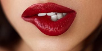 Tips Memilih Lipstik Sesuai Jenis Kulit Wajah