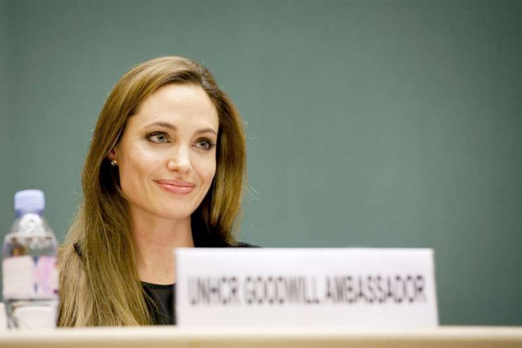 Hari Perdamaian Internasional: Perjalanan Angelina Jolie Didapuk Sebagai Duta Unicef