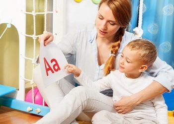 Hari Aksara Sedunia: Kapan Waktu yang Tepat Mengajarkan Huruf Pada Anak