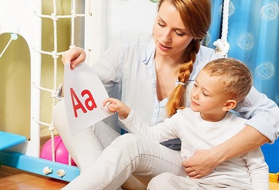 Hari Aksara Sedunia: Kapan Waktu yang Tepat Mengajarkan Huruf Pada Anak