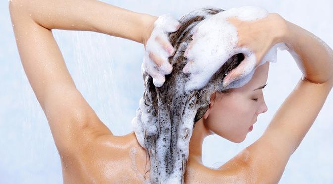 Rambut Keriting Bagaimana Cara Penanganannya? 2 Rambut Keriting Bagaimana Cara Penanganannya?