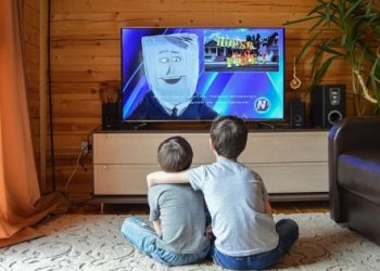 Berapa Lama Idealnya Anak Dibolehkan Nonton TV?