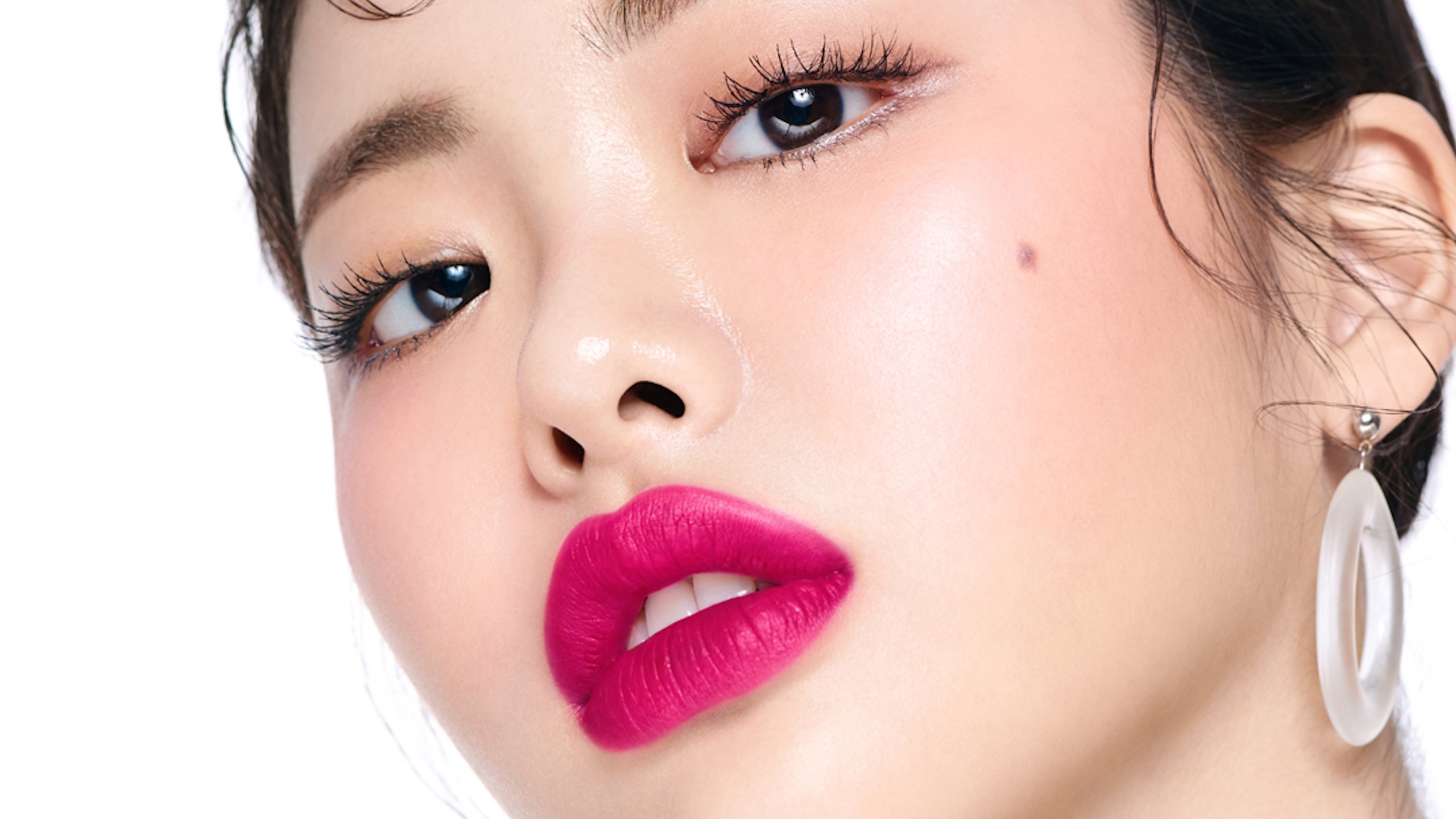 Mengenal Karakter Perempuan dari Warna Lipstik yang Dipakainya 4 Mengenal Karakter Perempuan dari Warna Lipstik yang Dipakainya