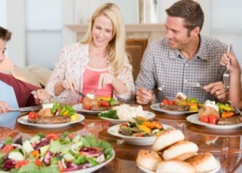 Benarkah Sering Meluangkan Waktu Makan Bersama Keluarga Memiliki Manfaat?