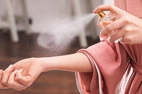 Bagaimana Wewangian Seperti Parfum Meningkatkan Gairah Seksual 2 Bagaimana Wewangian Seperti Parfum Meningkatkan Gairah Seksual