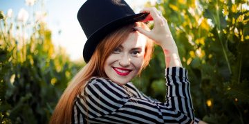 Makeup yang Tepat Menyamarkan Garis Halus Senyuman