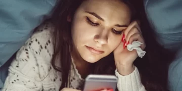 Apa yang Menyebabkan Seseorang Stalking Mantan Meski Sudah Putus